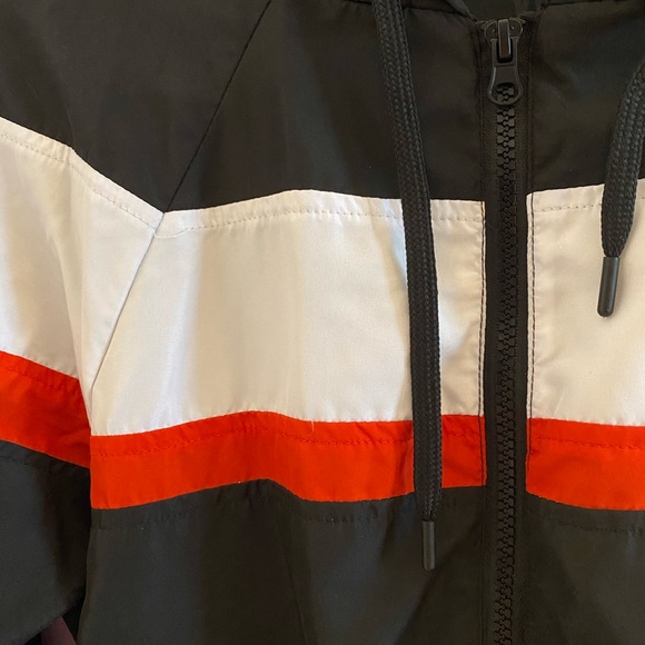 Lightweight windbreaker jacket - Picture 2 of 3